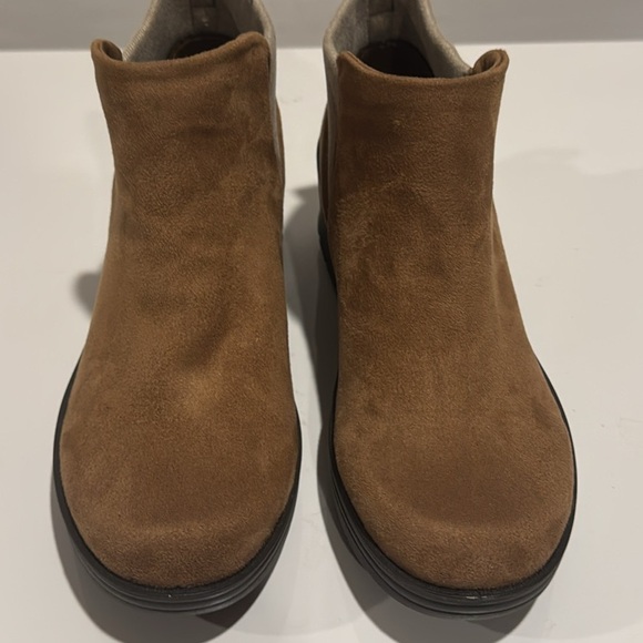 Bzees Tan Heeled Boots - Picture 1 of 6
